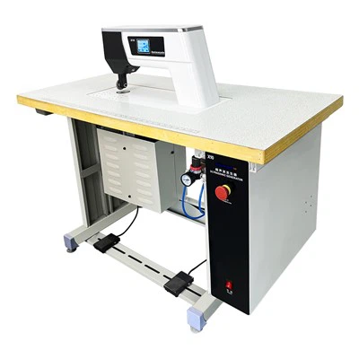 Máquina de costura ultrassônica para tecidos